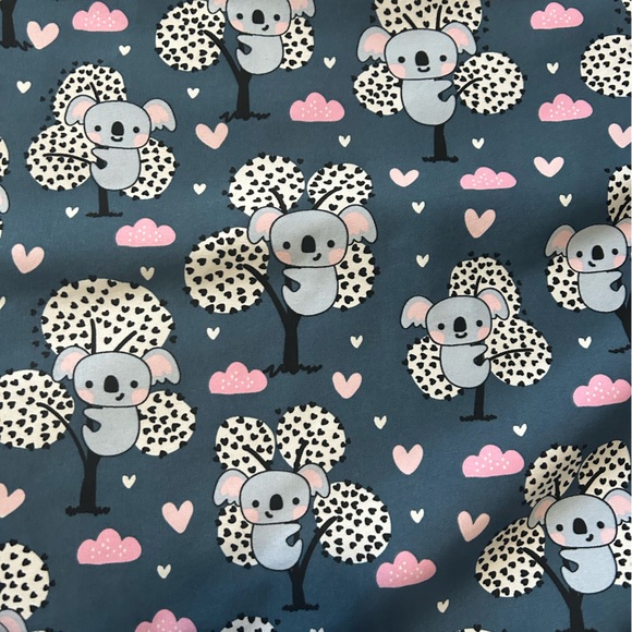 Women’s Koala Bear Scrub Top. Size Large - Picture 6 of 7